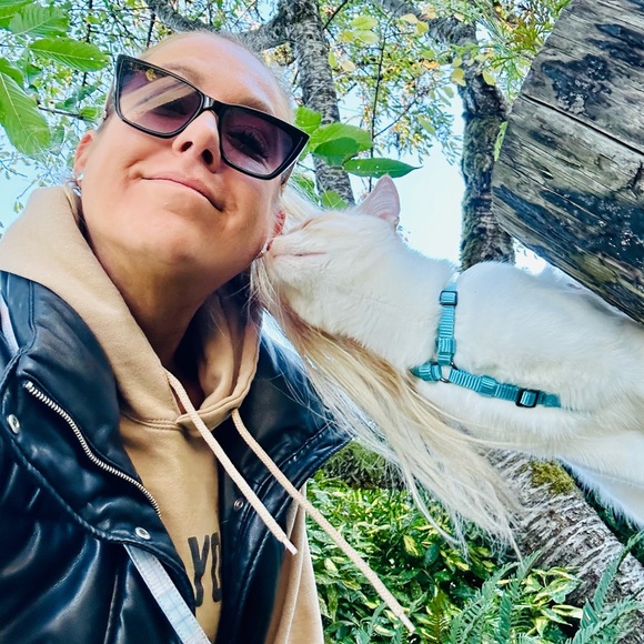 Meet your Posher, Scarlett - Picture 3 of 9